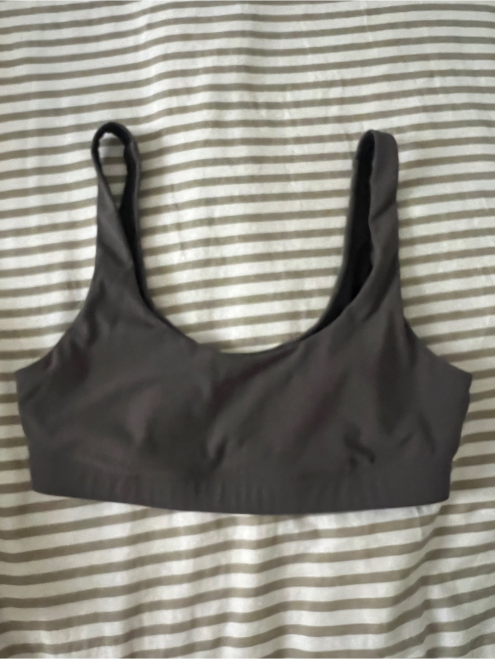 Vuori Women’s Olive Green Scoop Neck Sports Bra